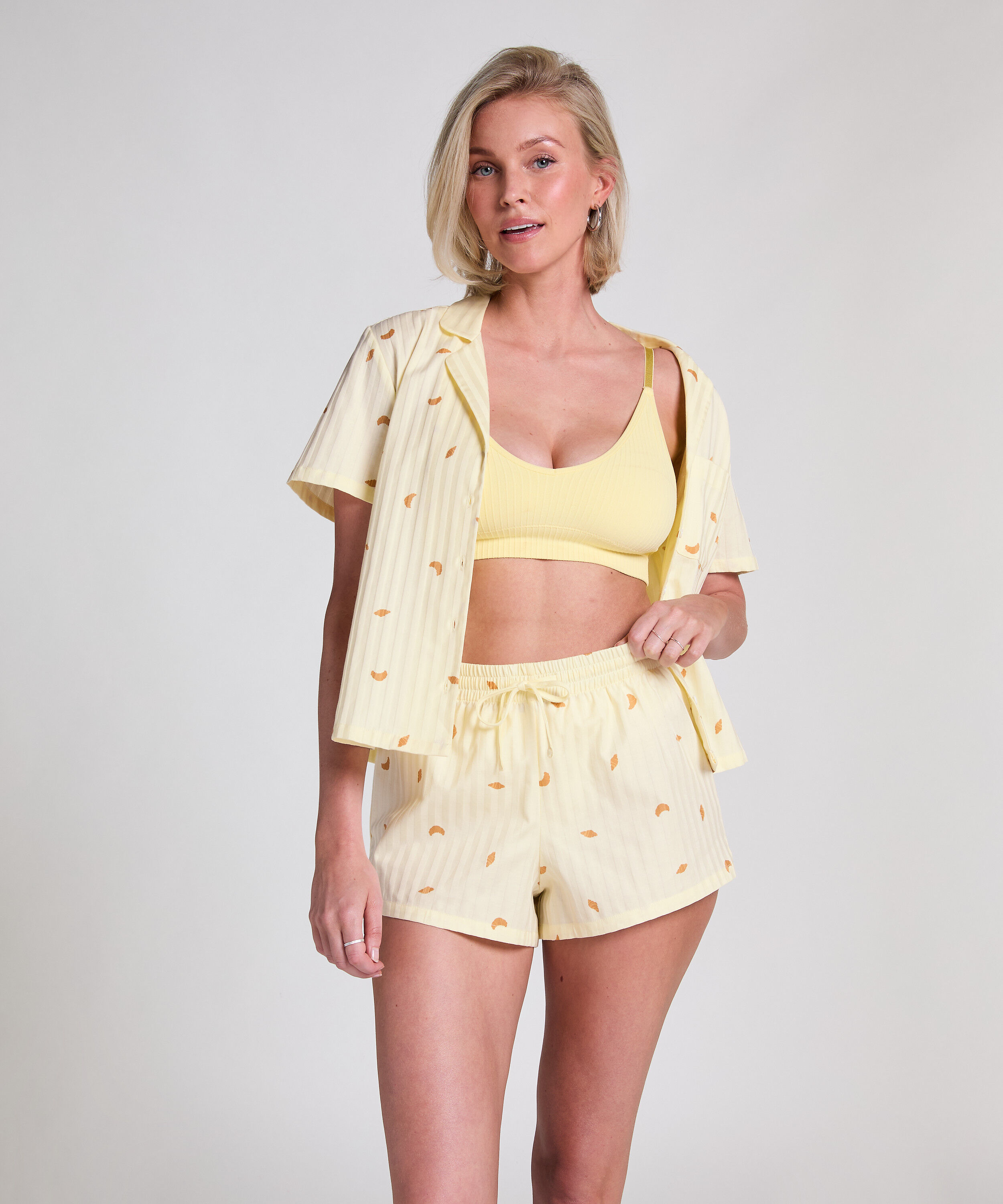 Cotton shorts, Gul