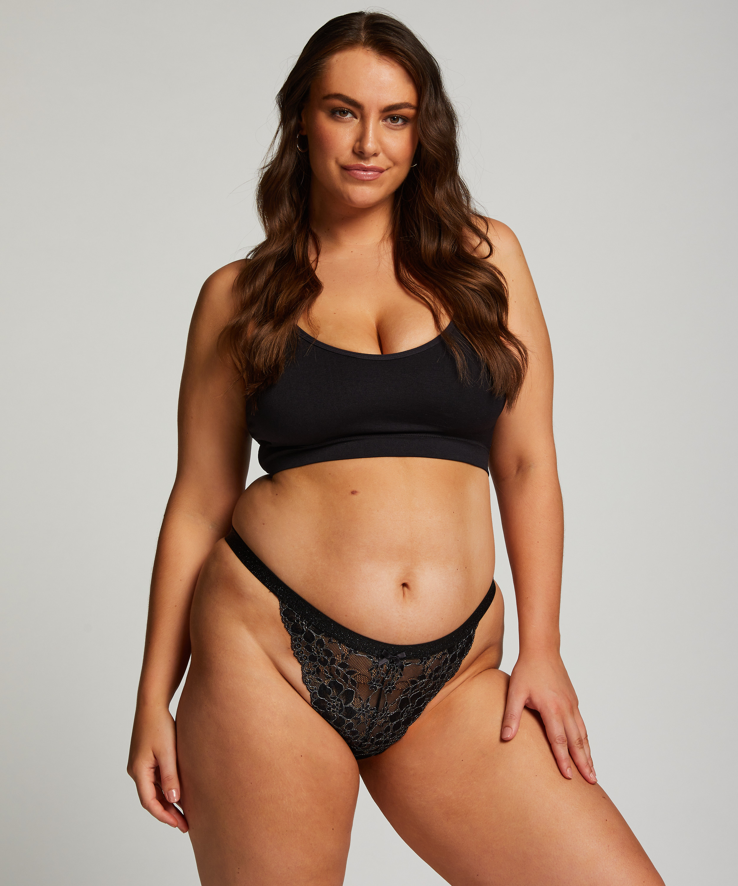 Brazilian Dewi, Svart, main