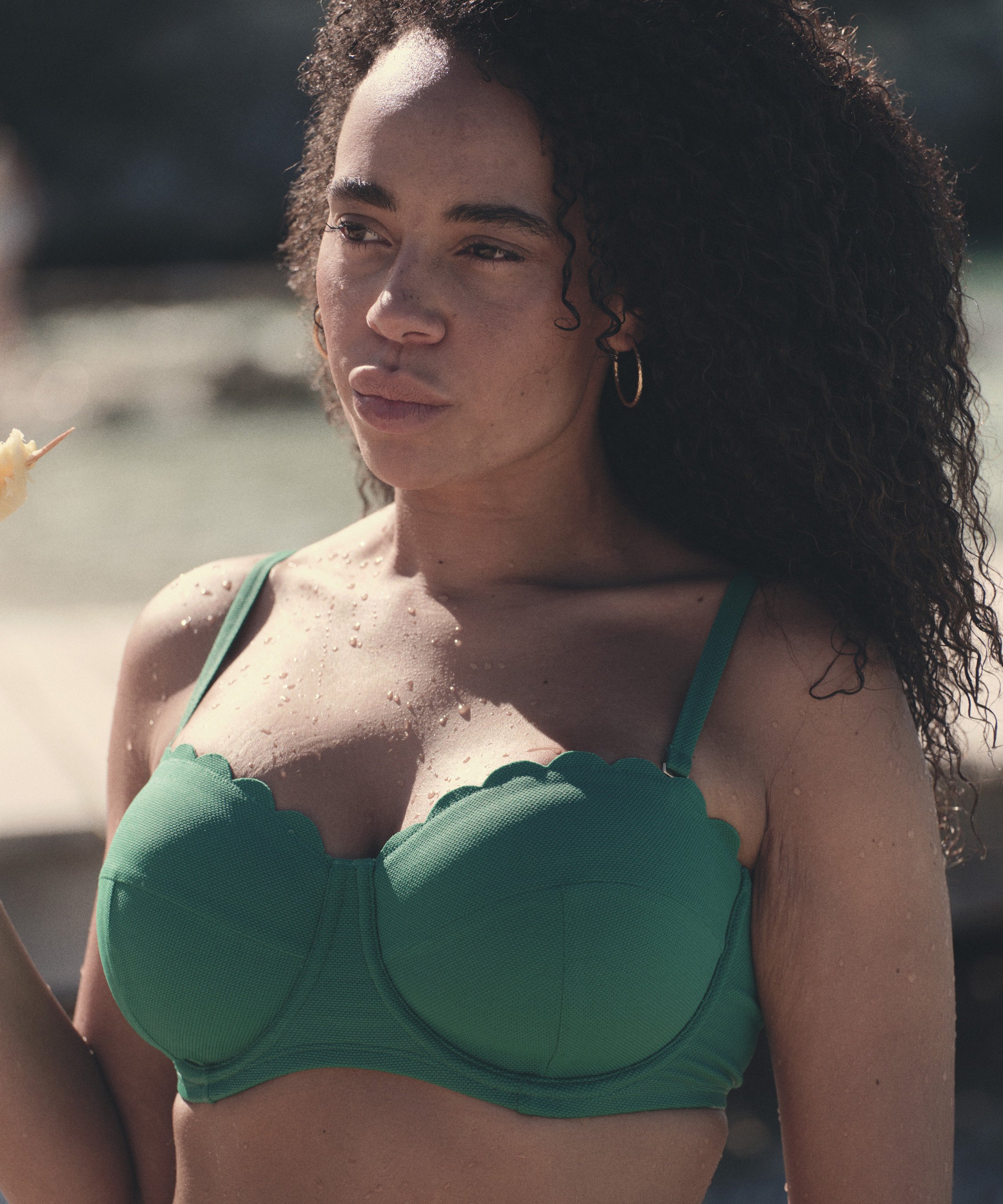 Fôret stroppeløs bikinitopp med spiler Scallop skål E +, Grønn, main