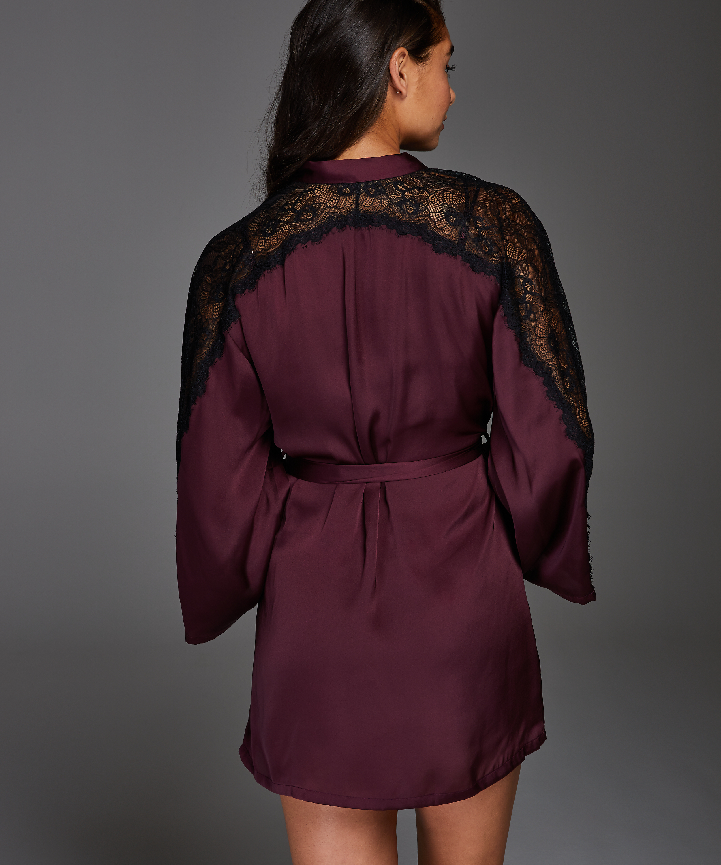 Nadia satengkimono, R&oslash;d, main