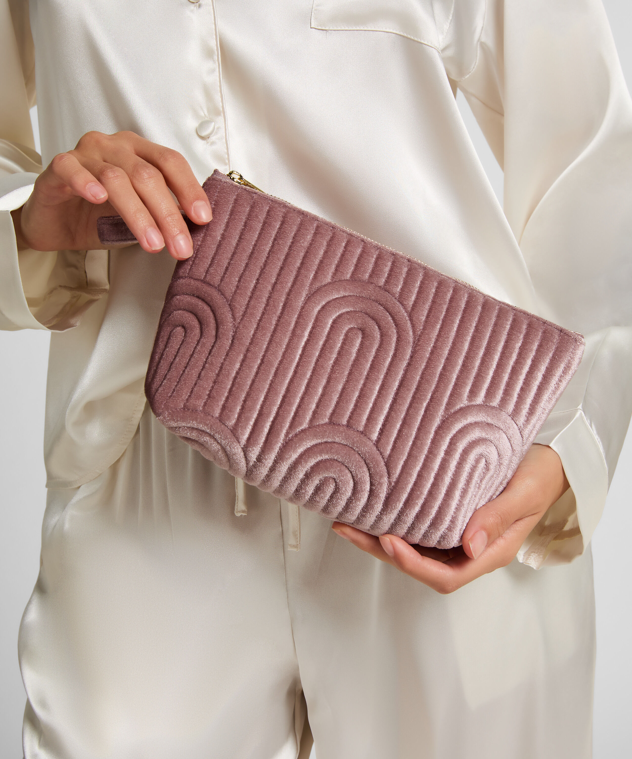 Liten sminkepung i velur, Lilla