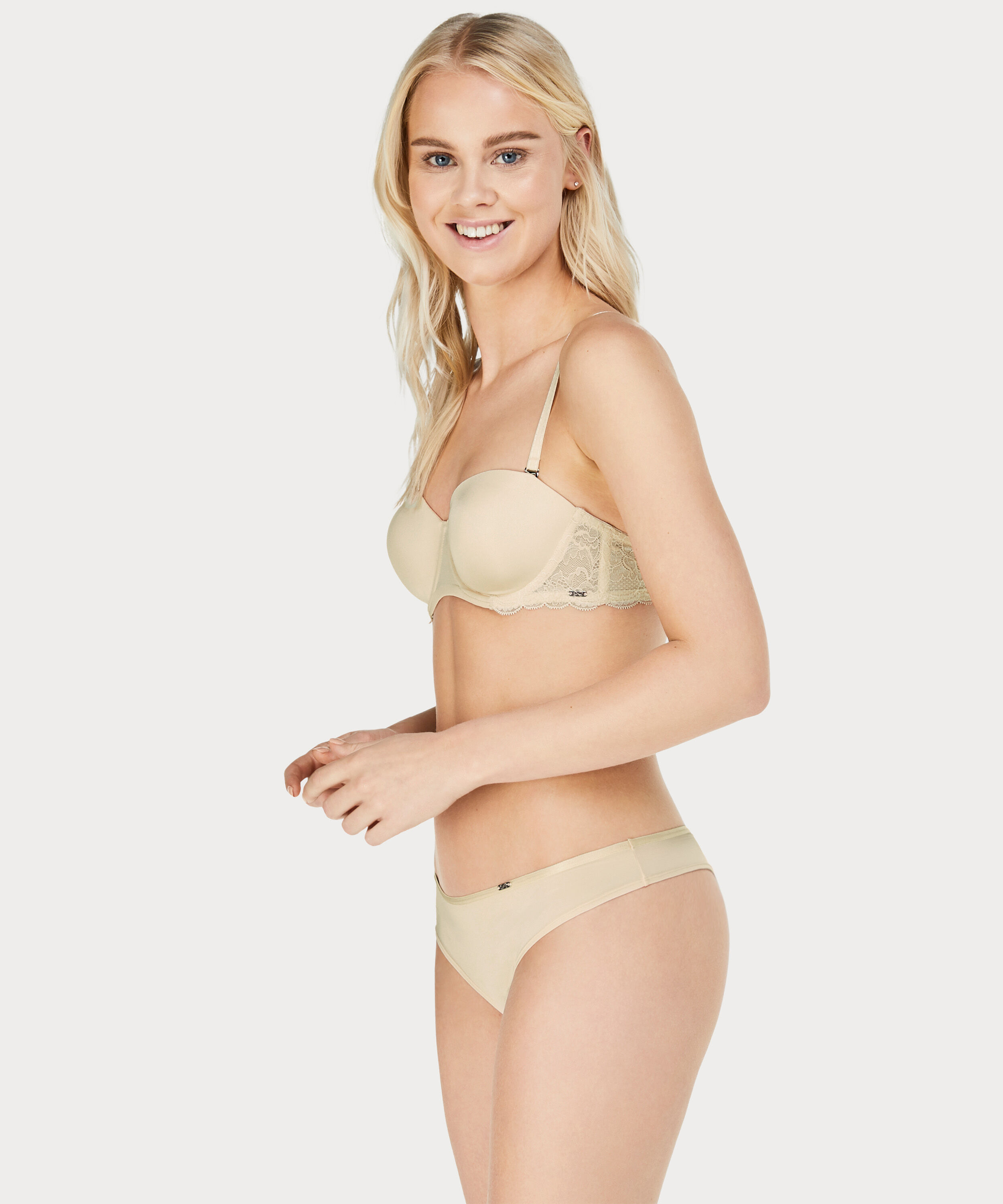 Angie Thong, Rosa