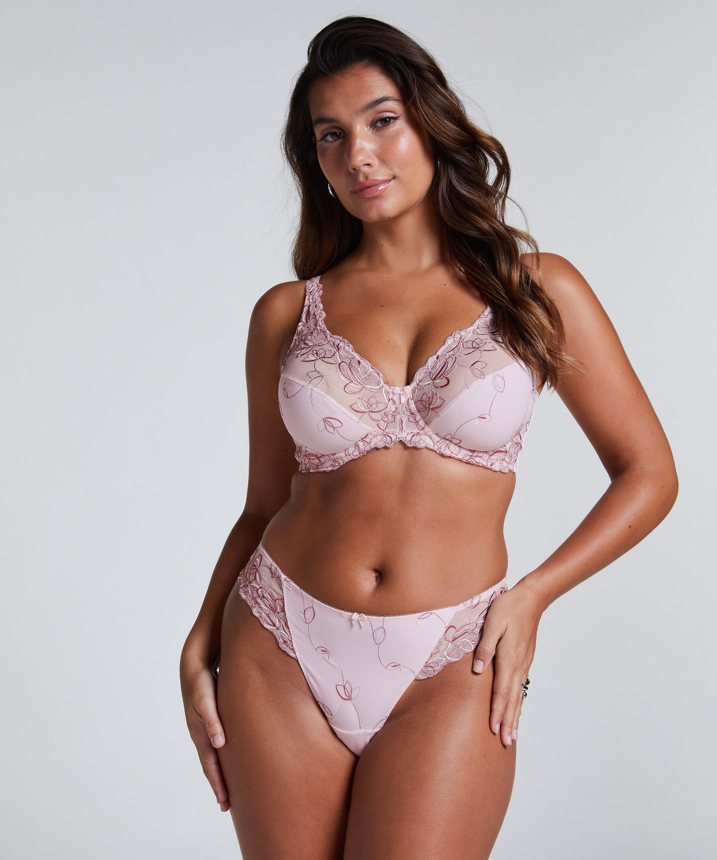 Diva thong, Rosa