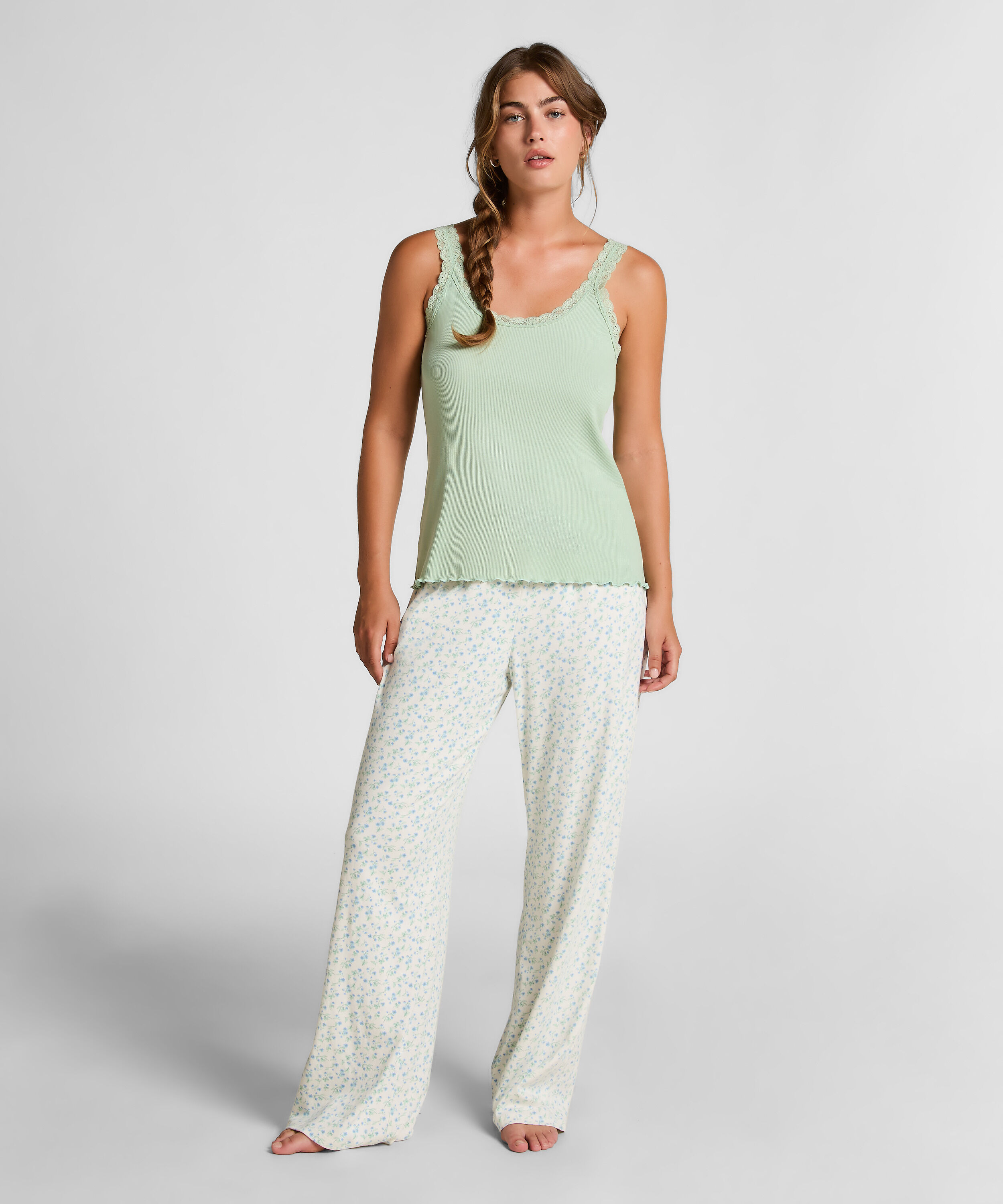 Singlet i Ribbet Jersey med Blonder