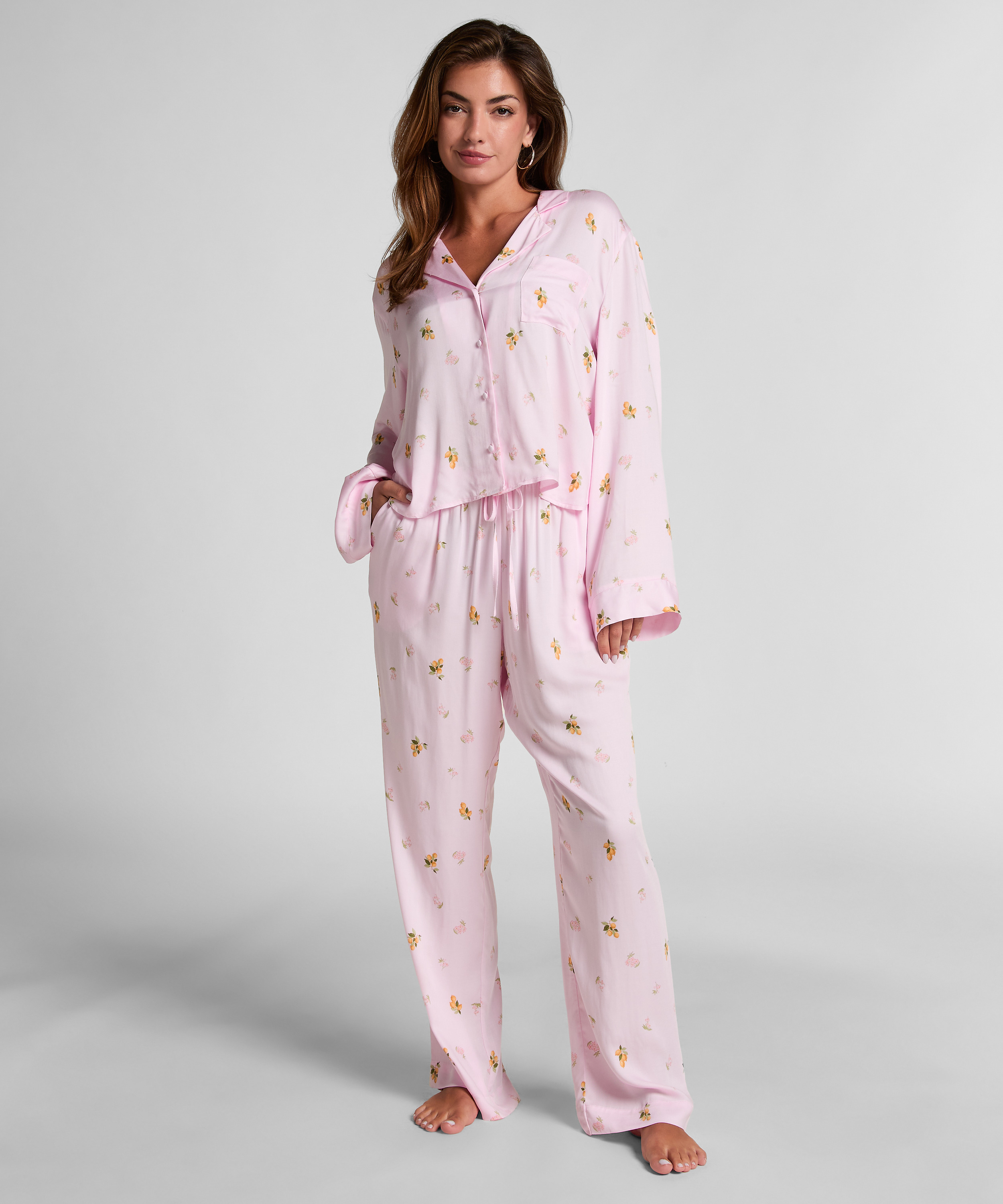 Pyjamasoverdel, Rosa, main
