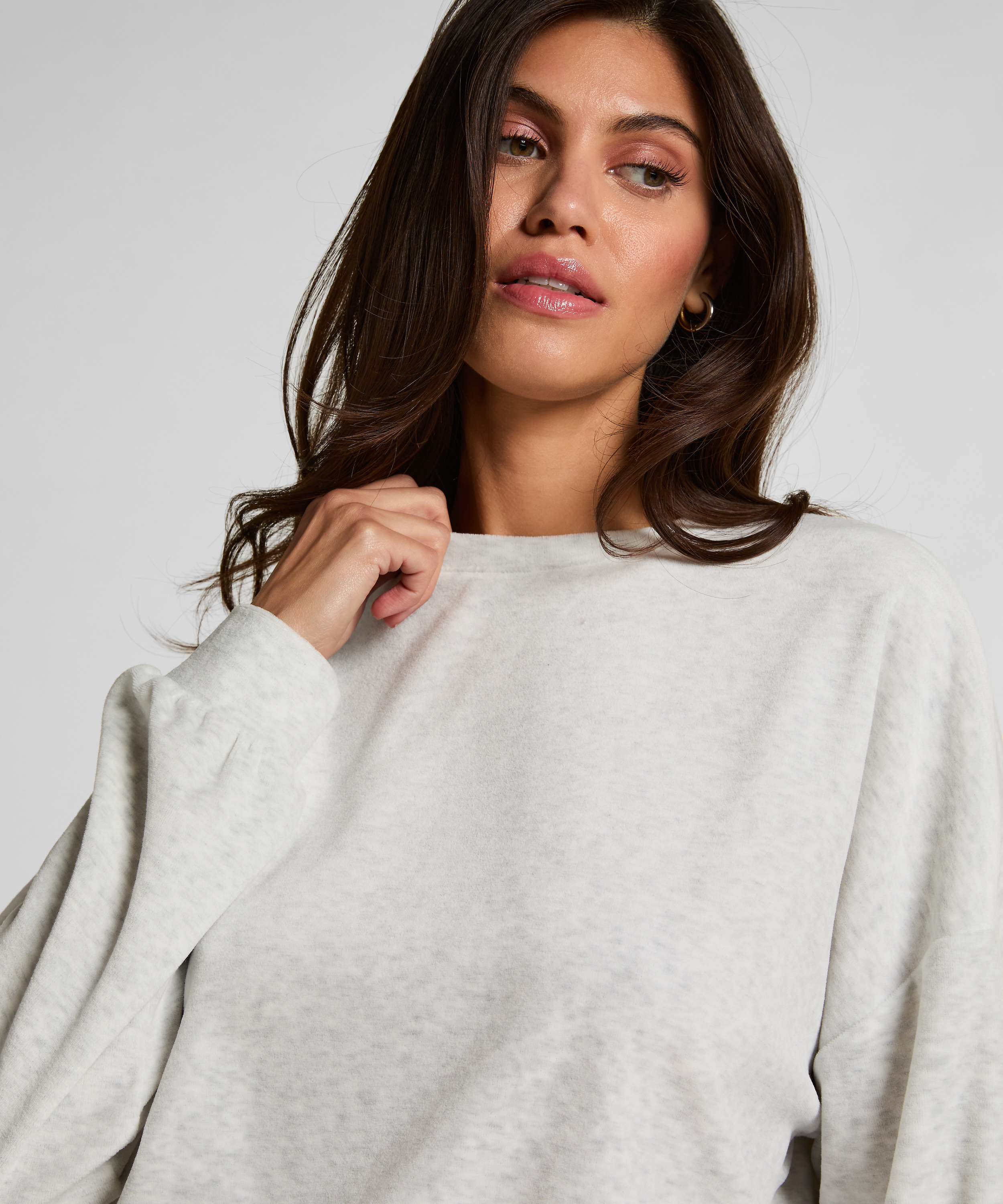 Velours Top, Gr&aring;, main