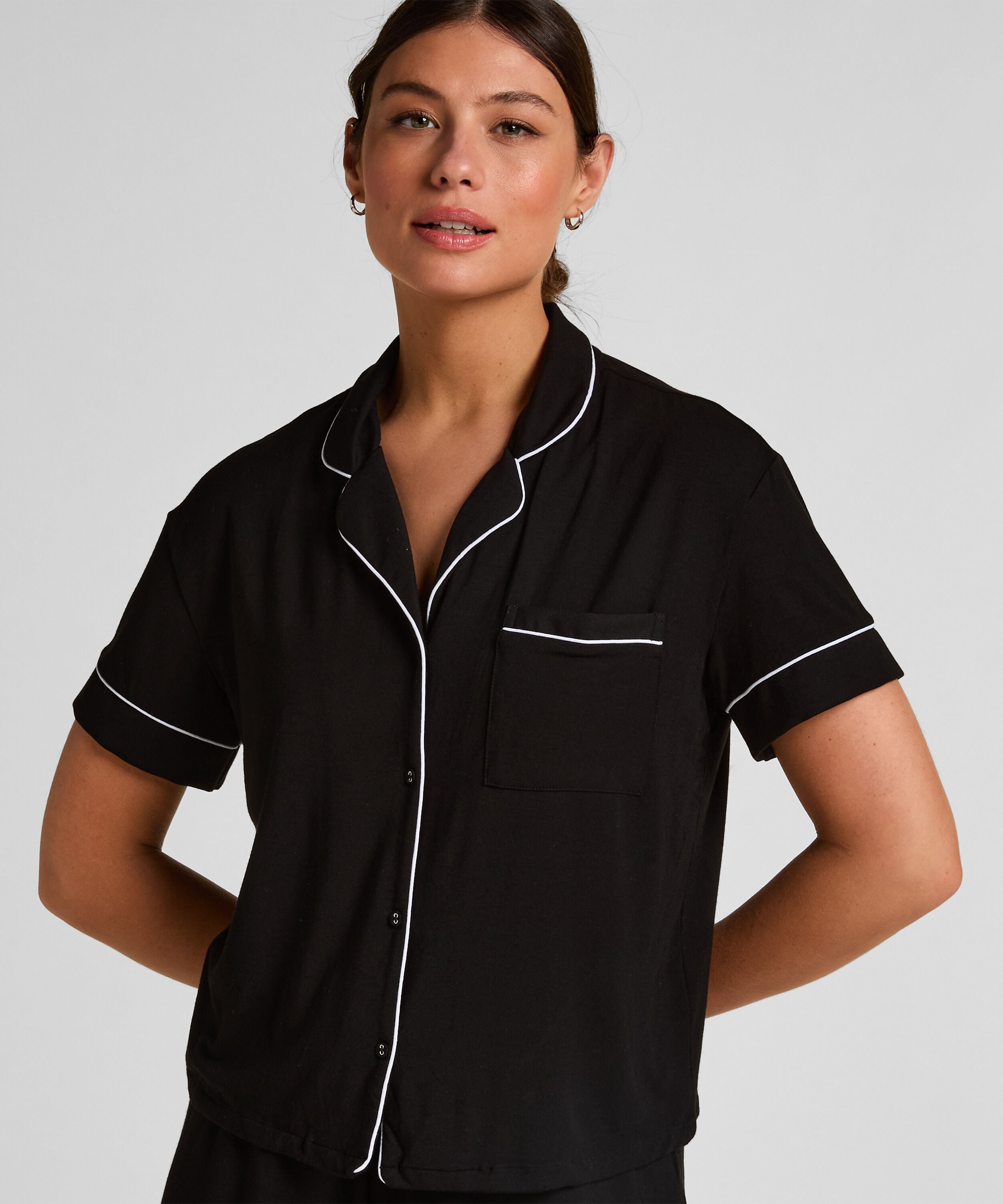 Essential kortermet jakke i jerseystoff, Svart Essential kortermet jakke i jerseystoff, Svart