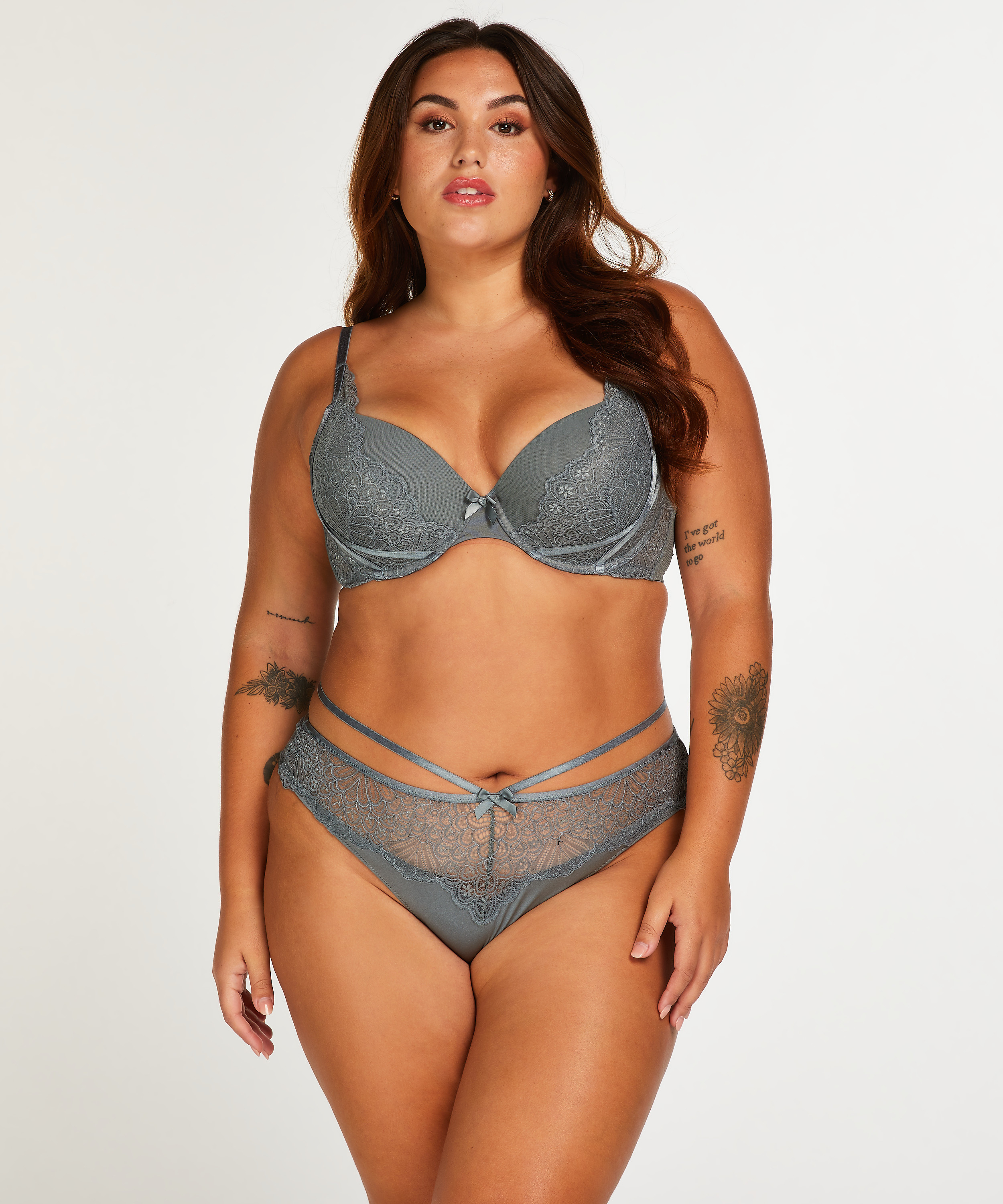 Naomi brazilian, Bl&aring;, main