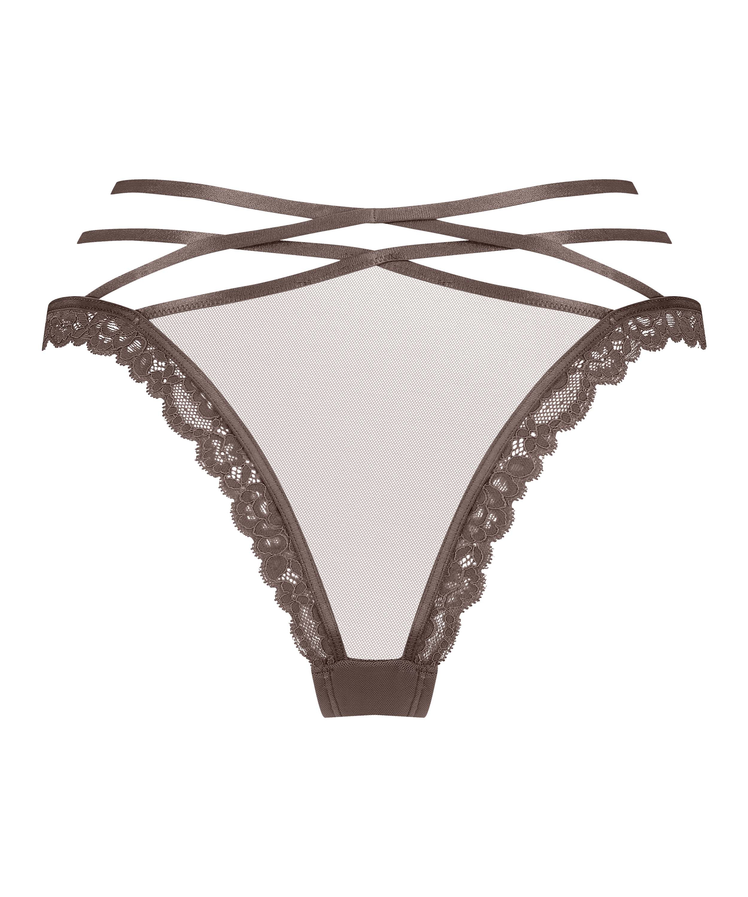 Brazilian Janine, Brun, main