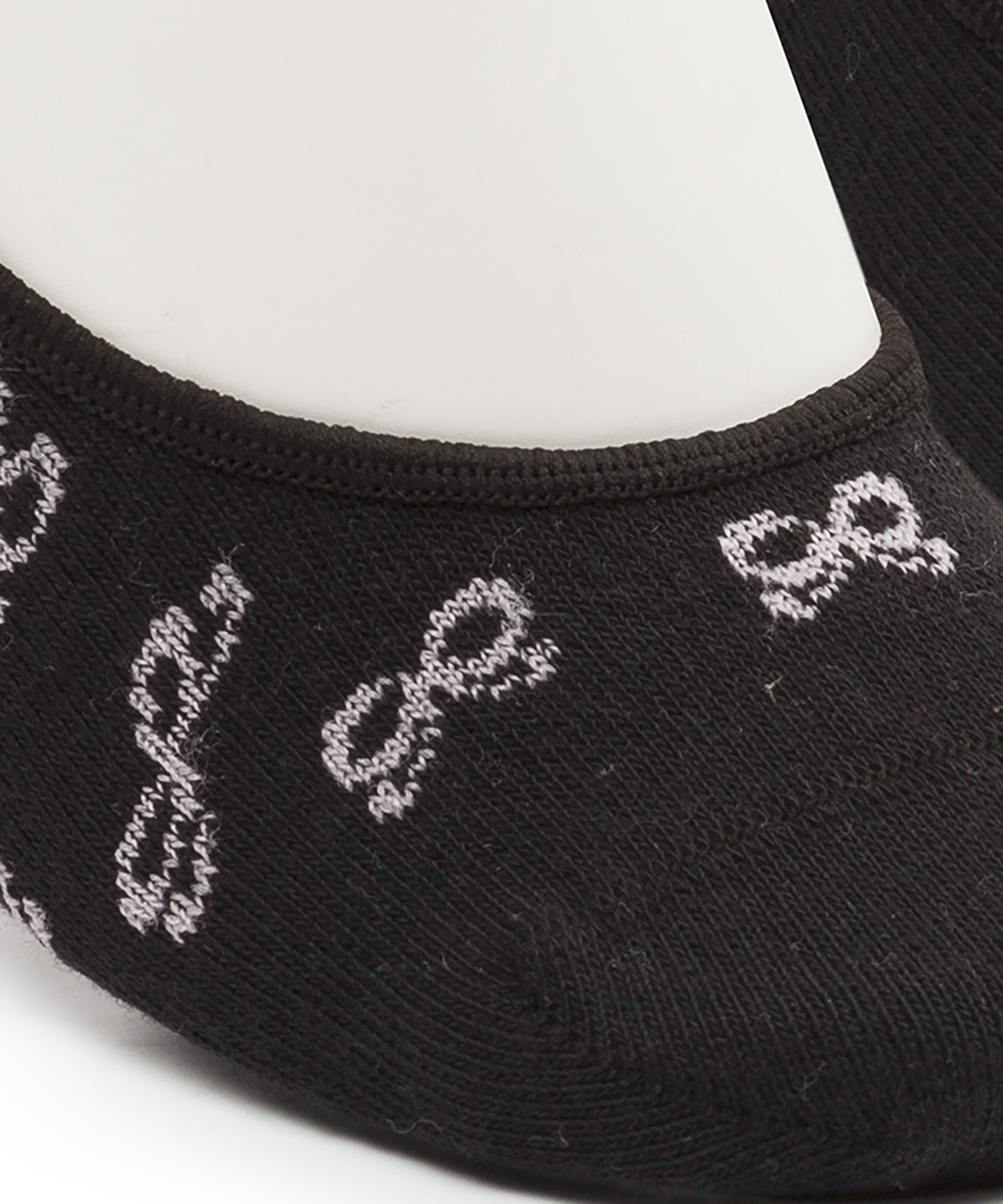 To par sokker, Svart, main