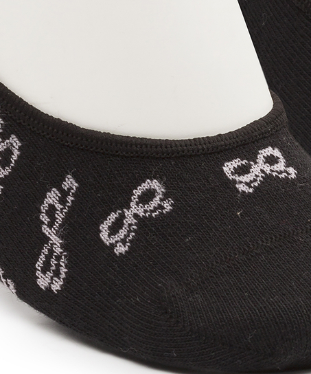 To par sokker, Svart