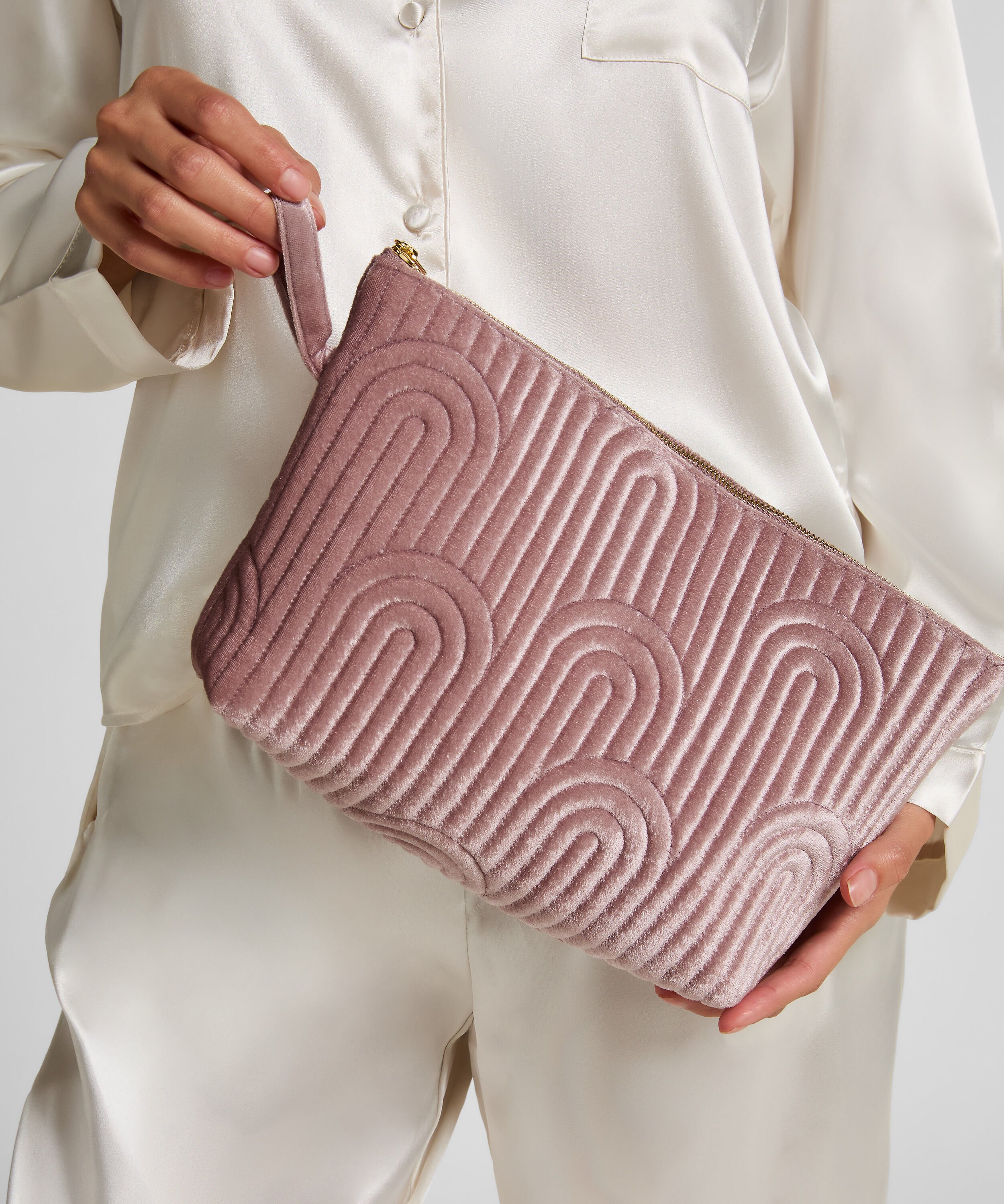 Stor sminkepung i velur