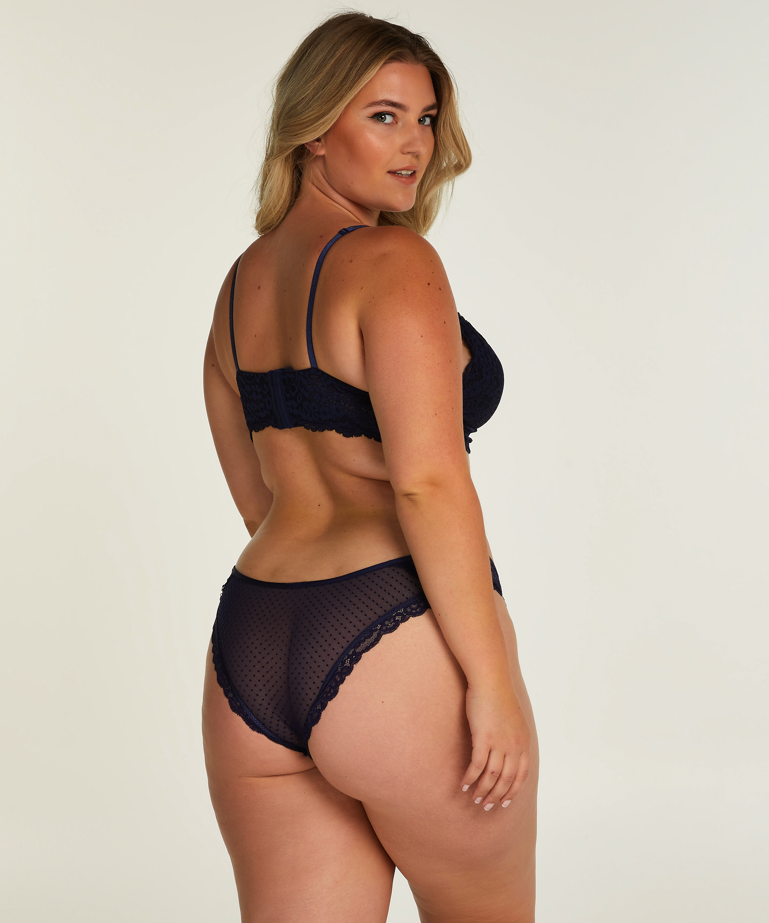 Brasiliansk truse Indi, Bl&aring;, main