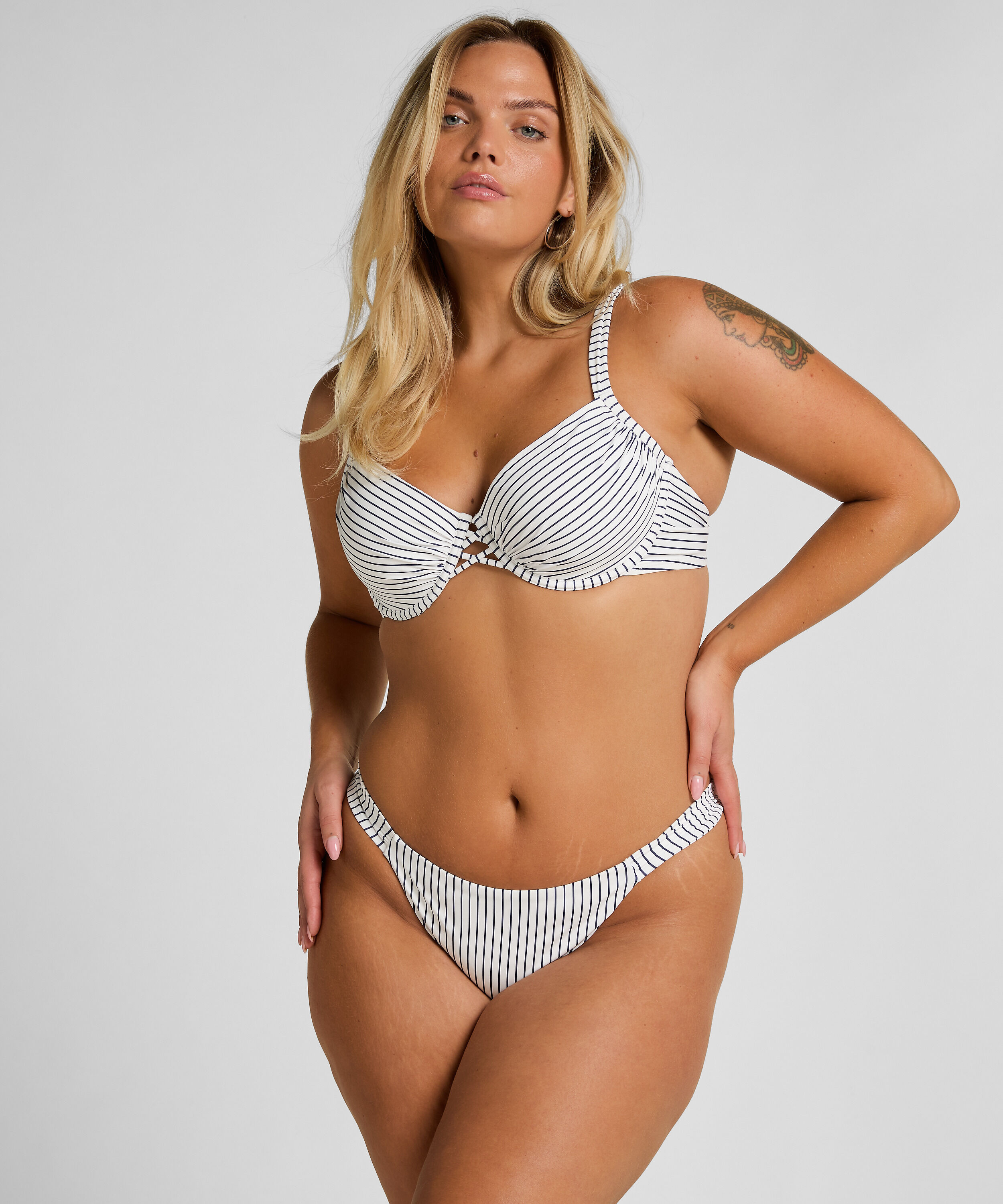 Highleg Bikinibukse Stripes