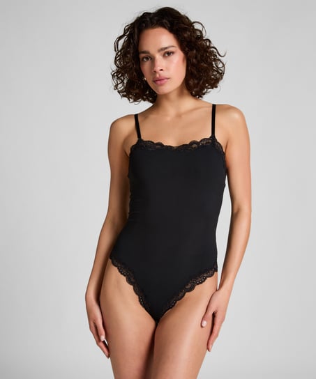Alissia Body, Svart