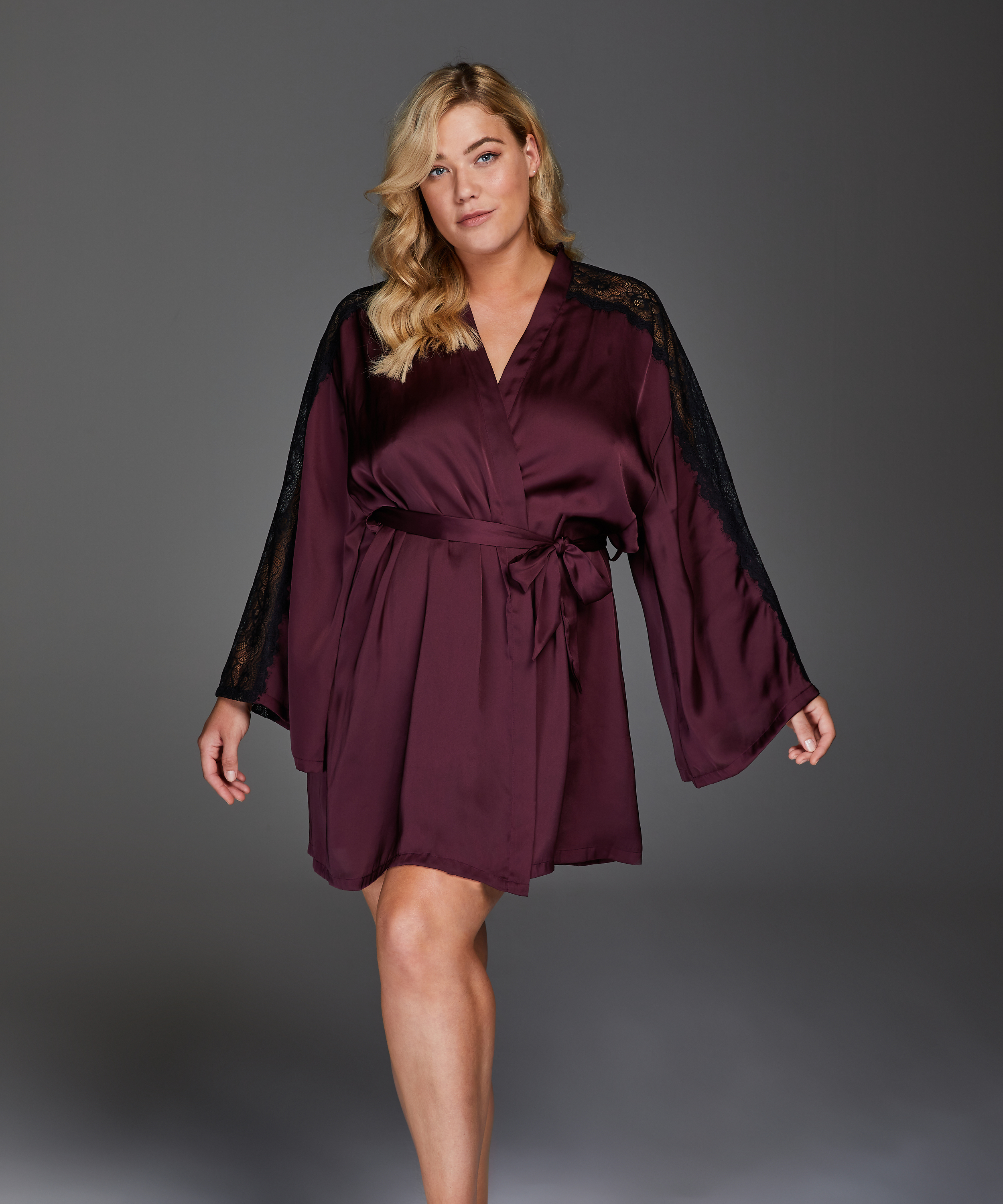 Nadia satengkimono, R&oslash;d, main