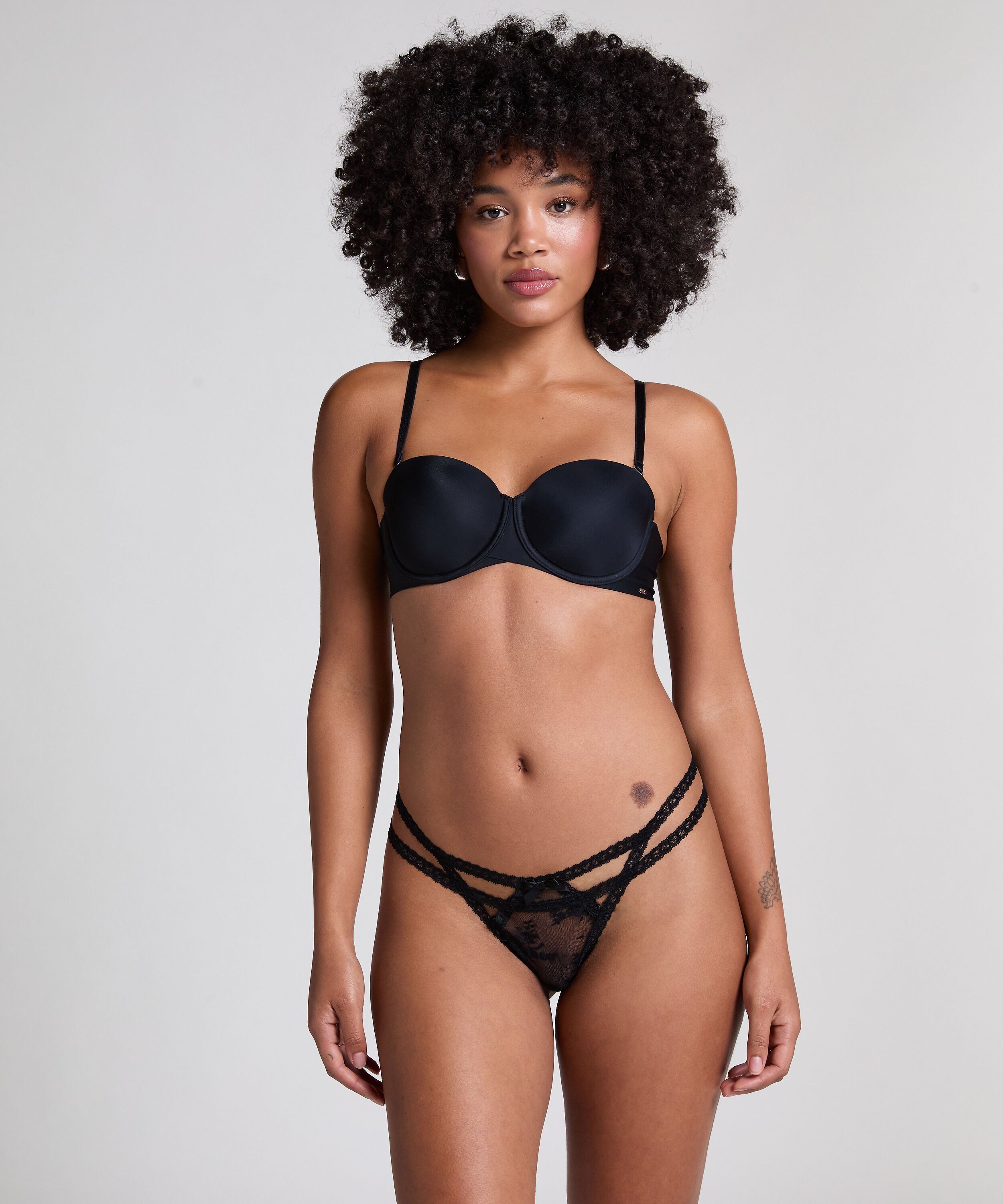 G-streng Irina, Svart