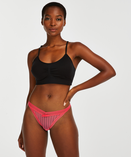 Kira Low Thong, R&oslash;d