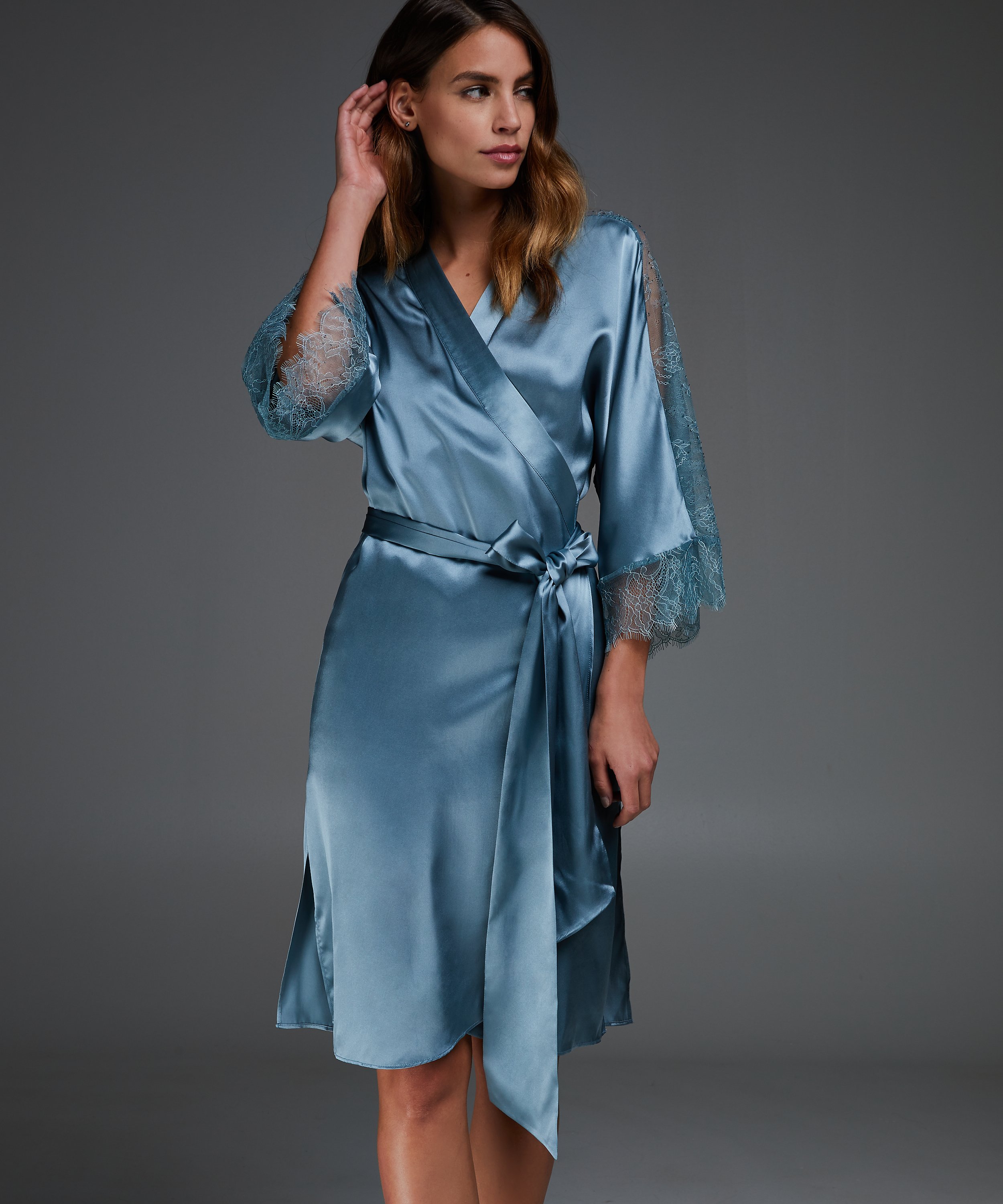 Silkekimono med blonder, Blå, main