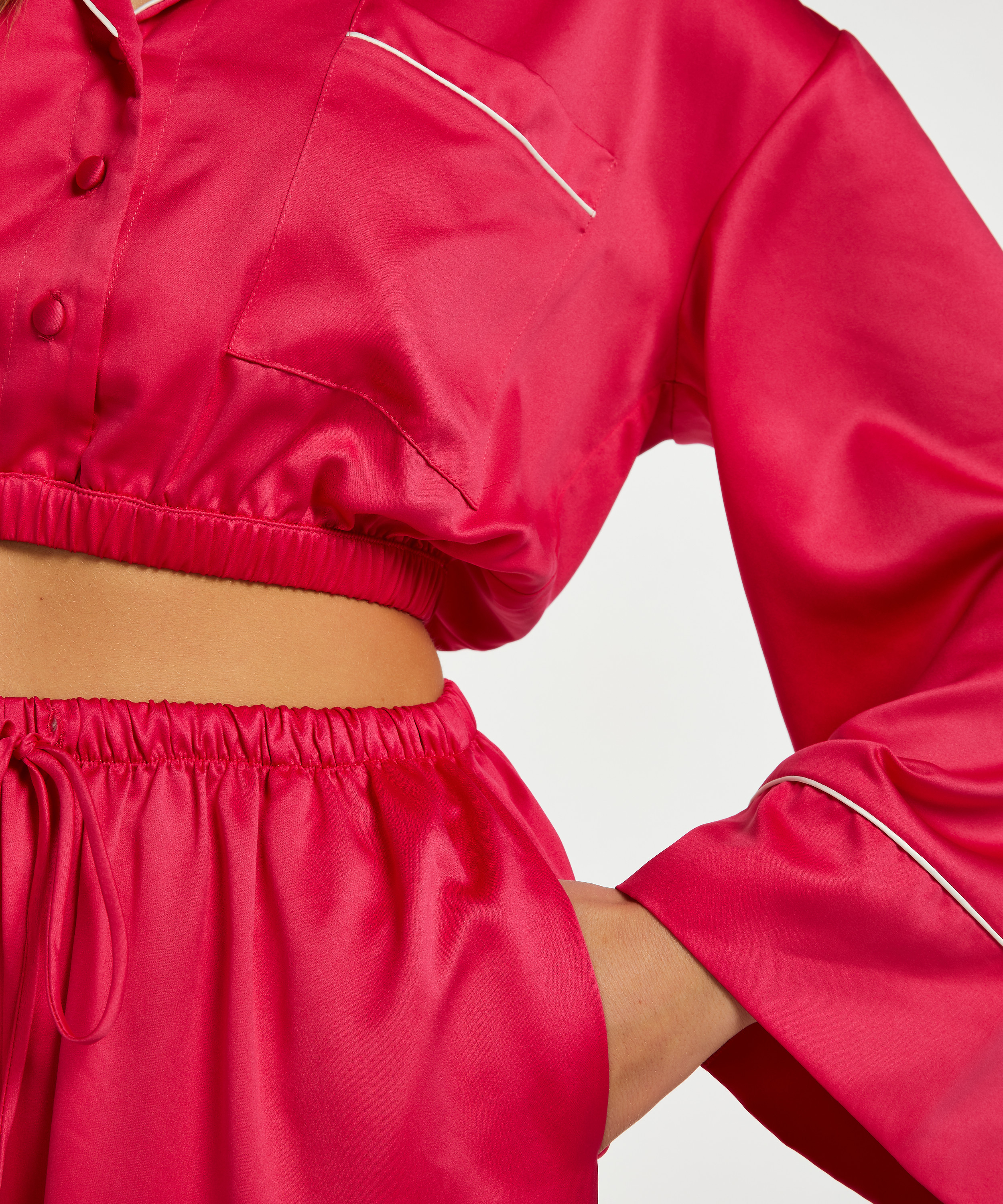 Palazzo sateng, Rosa, main