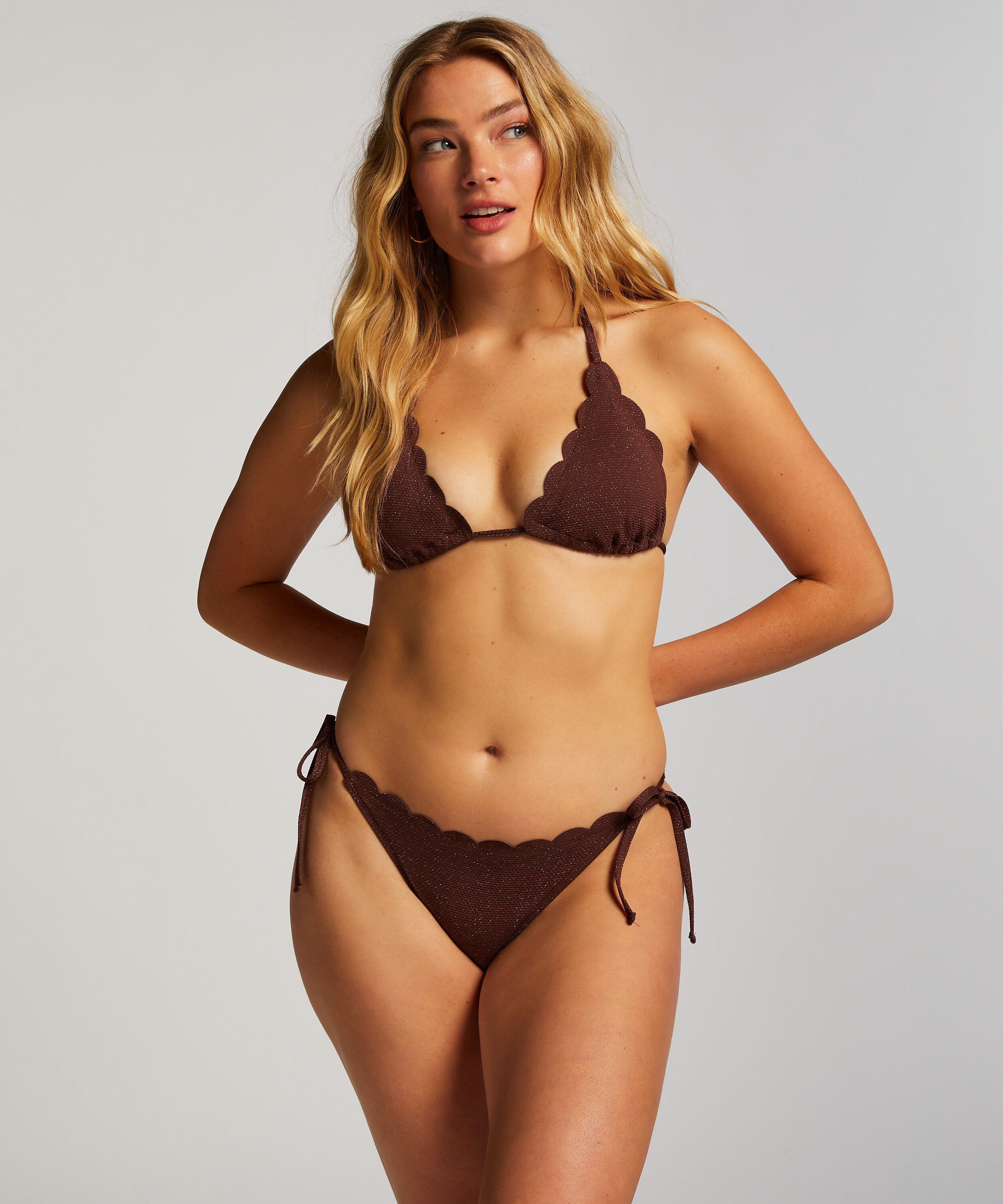 Cheeky Tanga Bikini Underdel Scallop Lurex, Brun