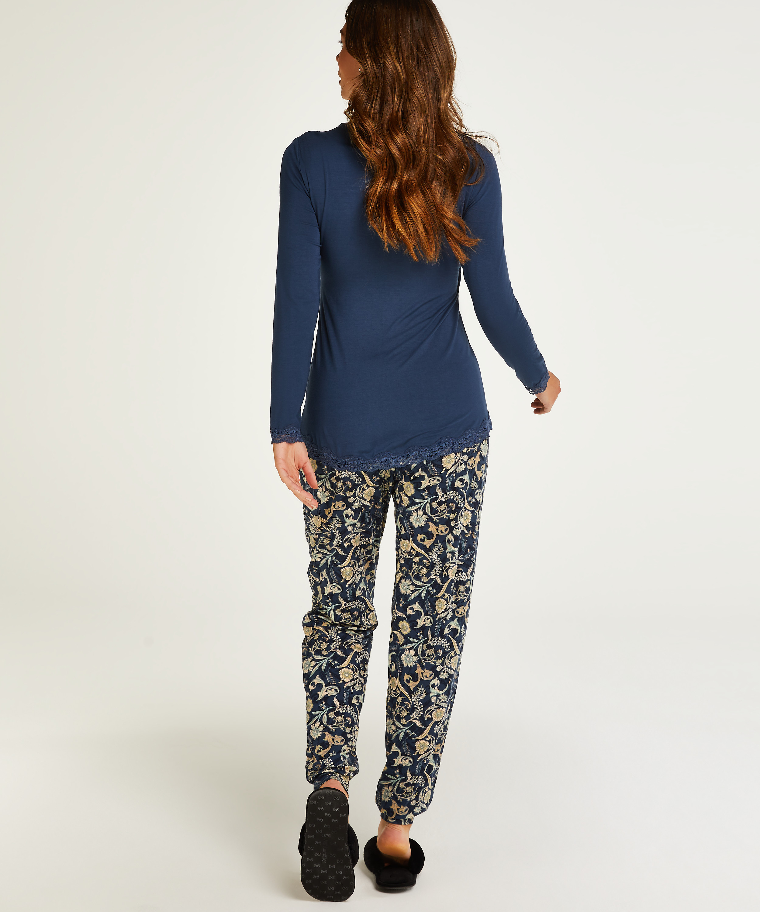 Ammepysjamas, Bl&aring;, main