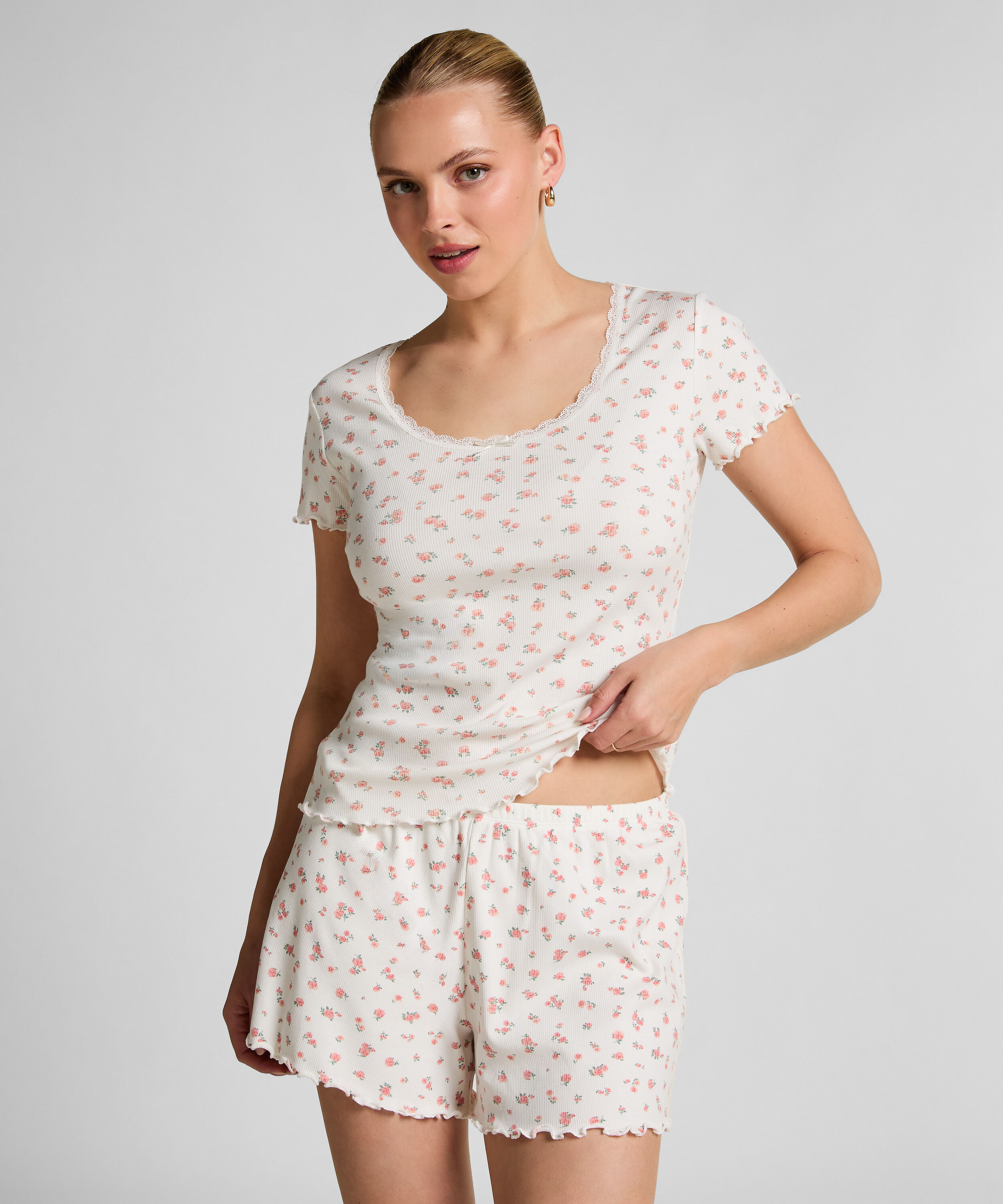 Ribbestrikket pysjamashorts, Hvit