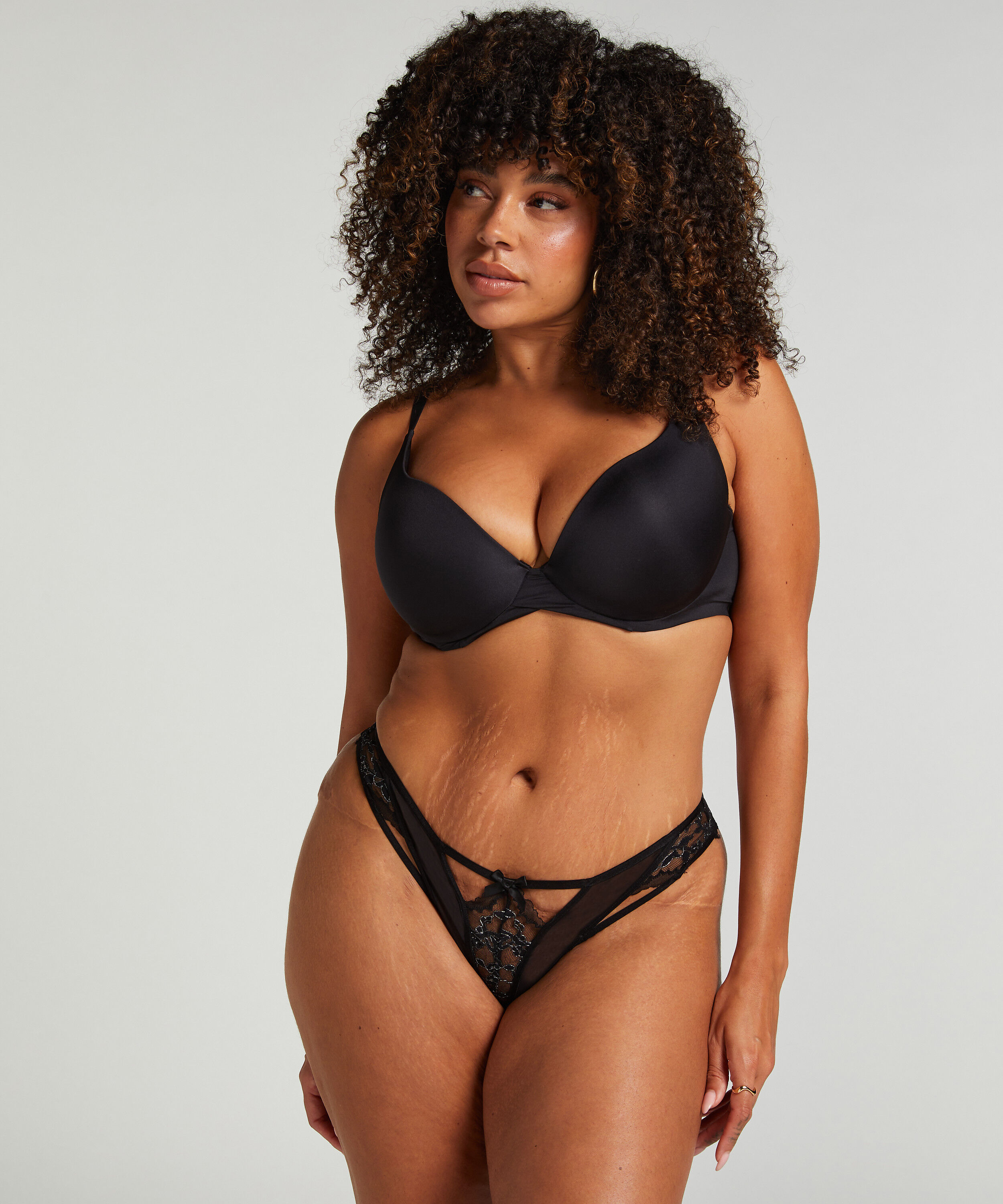 Brazilian Izara, Svart