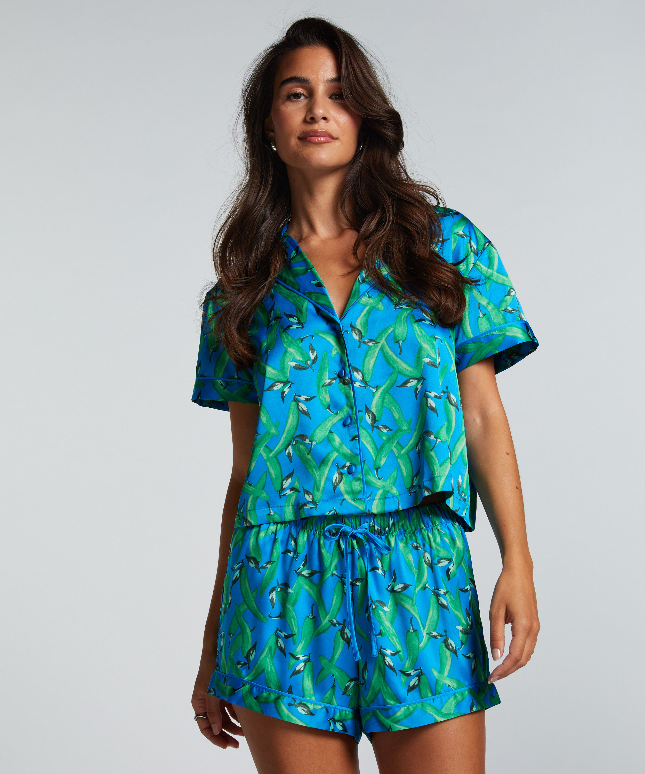 Kortermet jakke i sateng