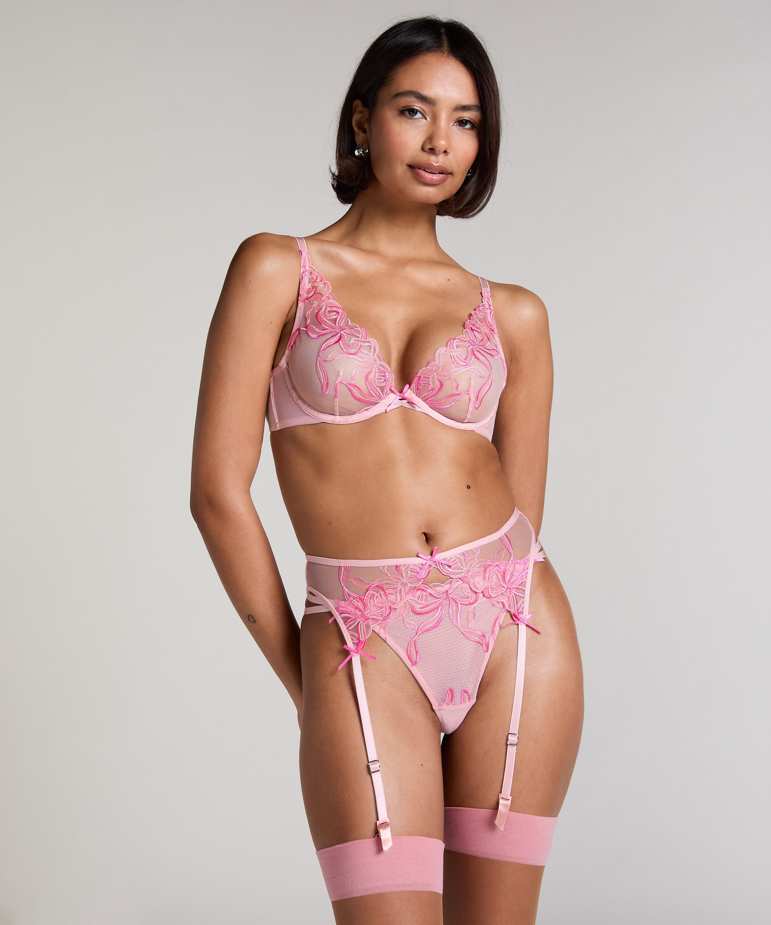 Hofteholder Beau, Rosa