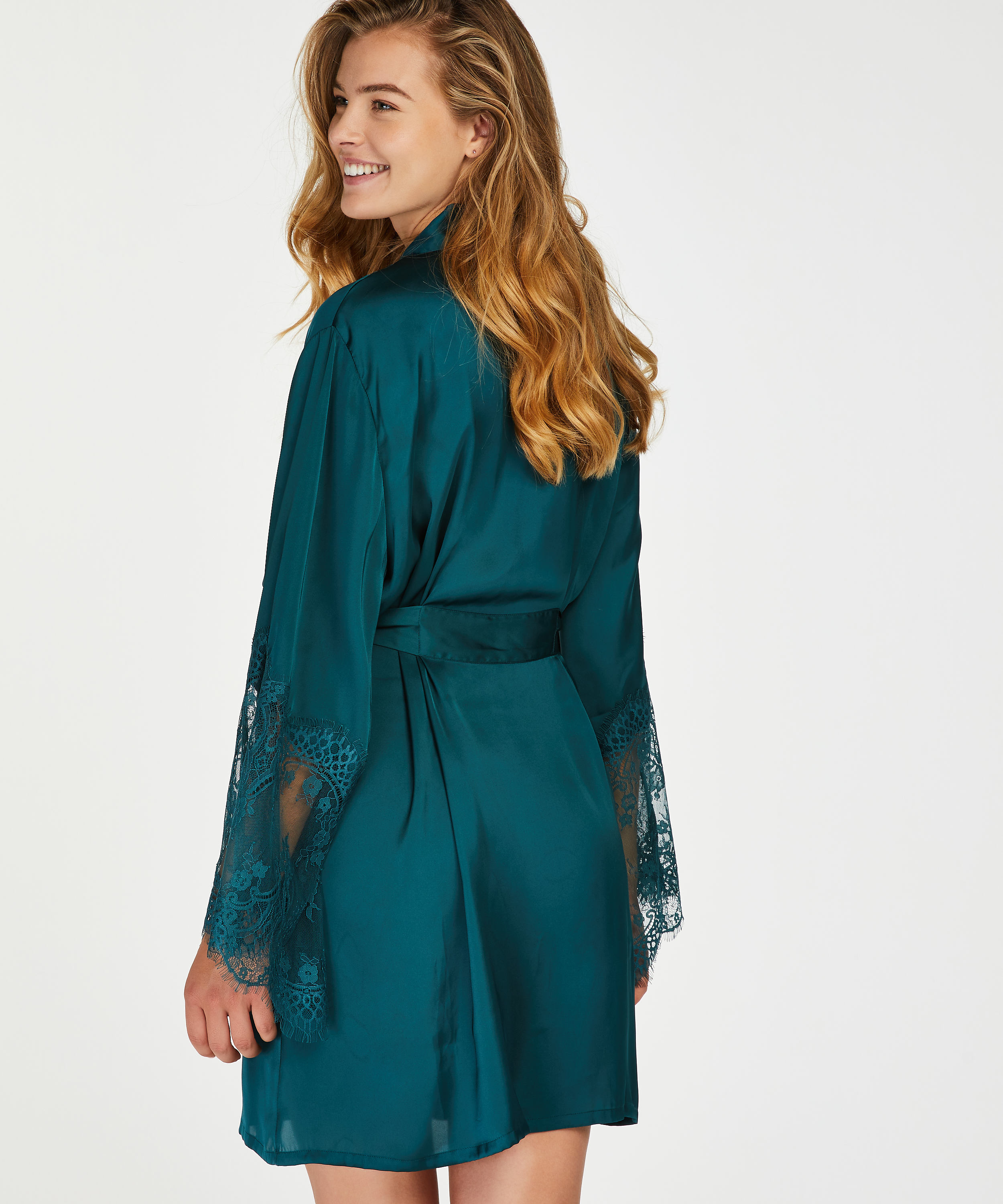 Kimono Satin, Bl&aring;, main